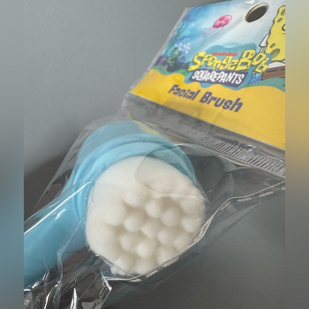 SpongeBob SquarePants Blue Facial Brush - Picture 3 of 3